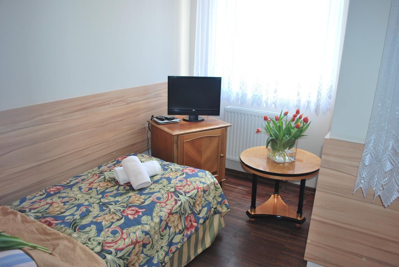 Noclegi Helios & Hotelowa Wielun Luaran gambar